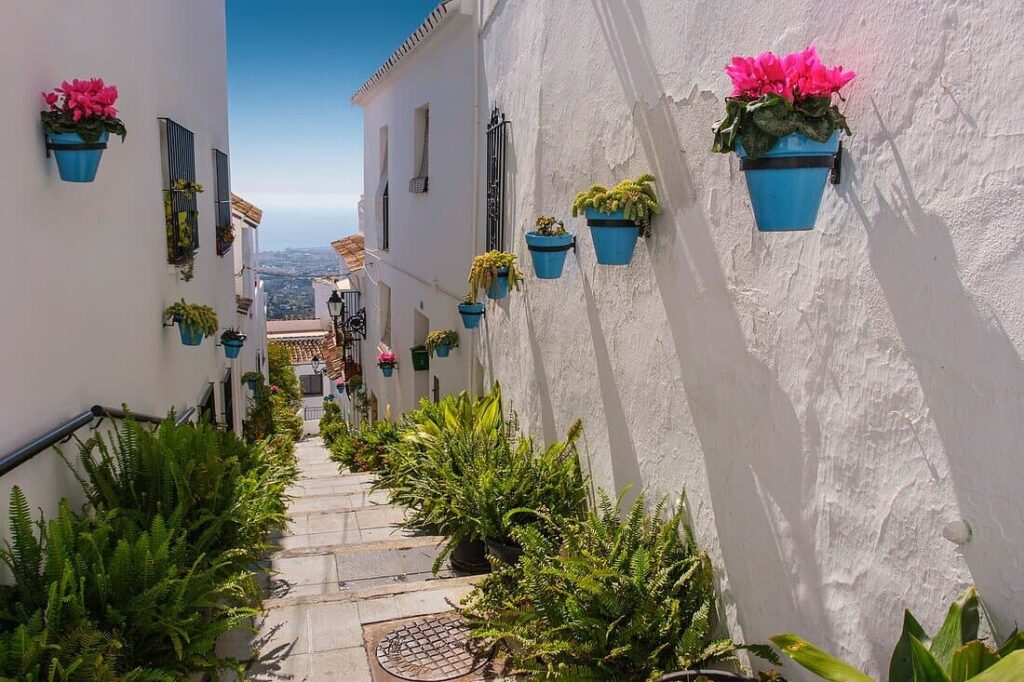 Mijas pueblo blanco, excursión desde Marbella con calles típicas andaluzas